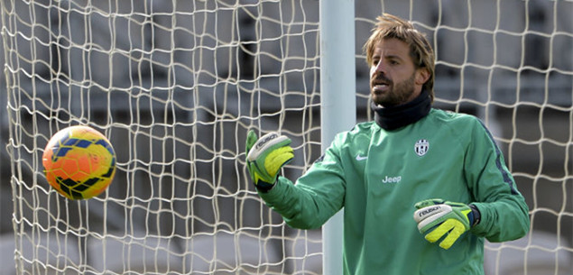 他是申花最被低估的球员，为俱乐部宁愿枯坐板凳，今年只出场一次