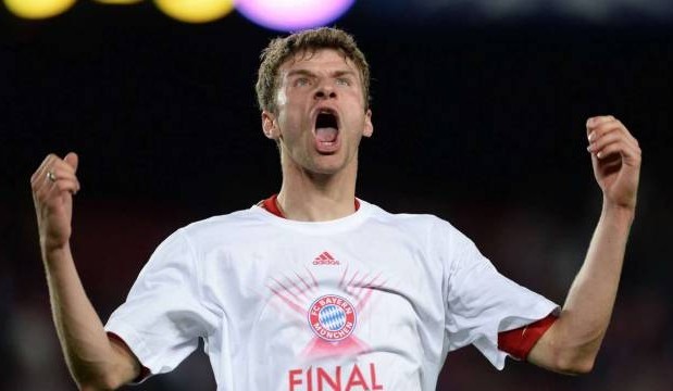 媒体人晒视频：赛后蒯纪闻安慰山东U20球员，很有大将风度