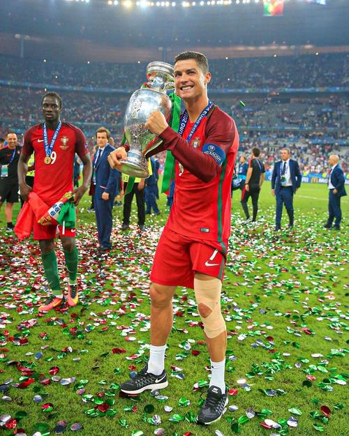 曼城豪取连胜继续领跑