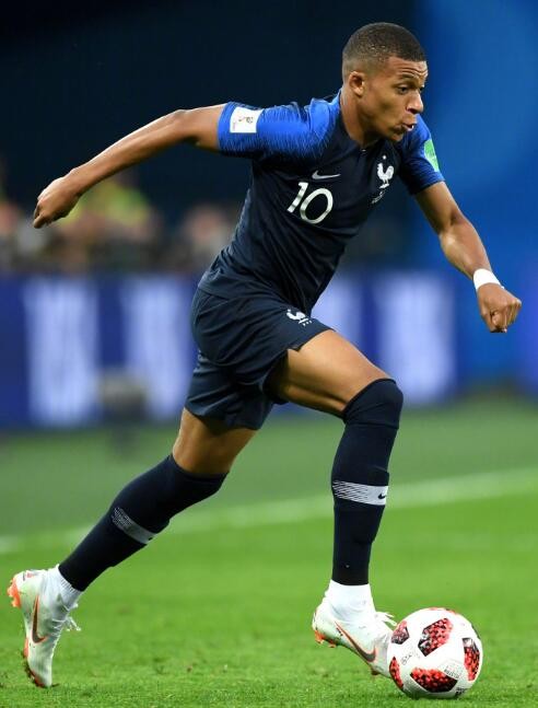 火爆德比，费内巴切vs加拉塔萨雷赛前双方球员就开始发生冲突