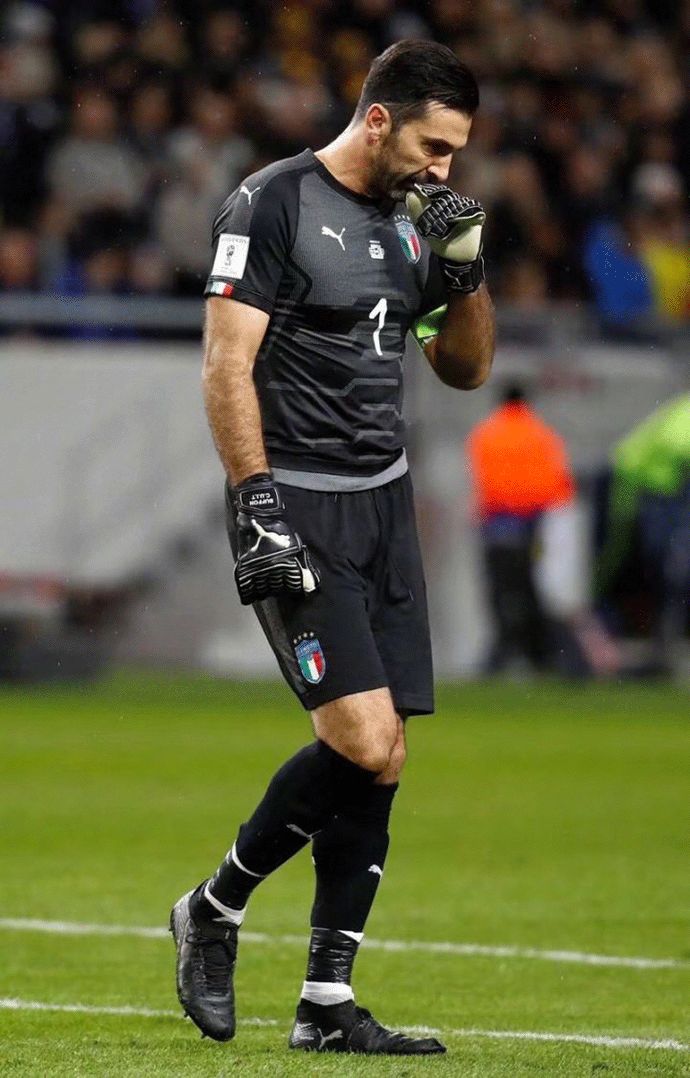 队记：鹈鹕不会贱卖琼斯和墨菲，要价不会低于一个首轮