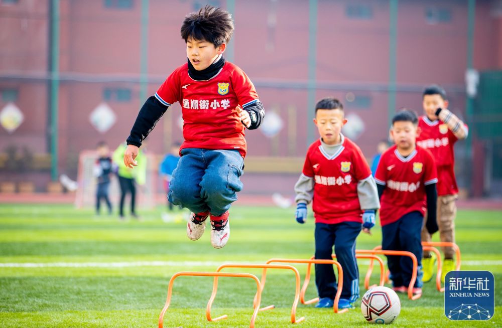 哈登三节5分小卡23中10，灰熊新秀暴走23+14+5，主场逆转快船