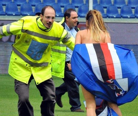 英超积分榜更新：曼城榜首压力加大,