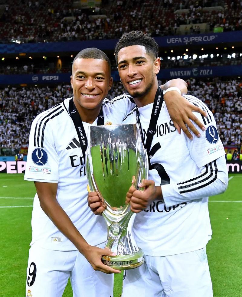 邮报：穆帅在土耳其住的酒店为奥斯曼宫殿改建，他钟爱室内泳池